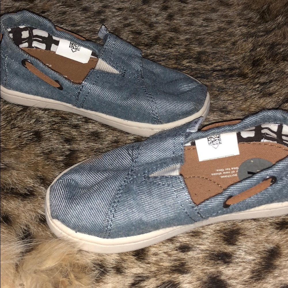 Blue “chambray” toddler Toms.